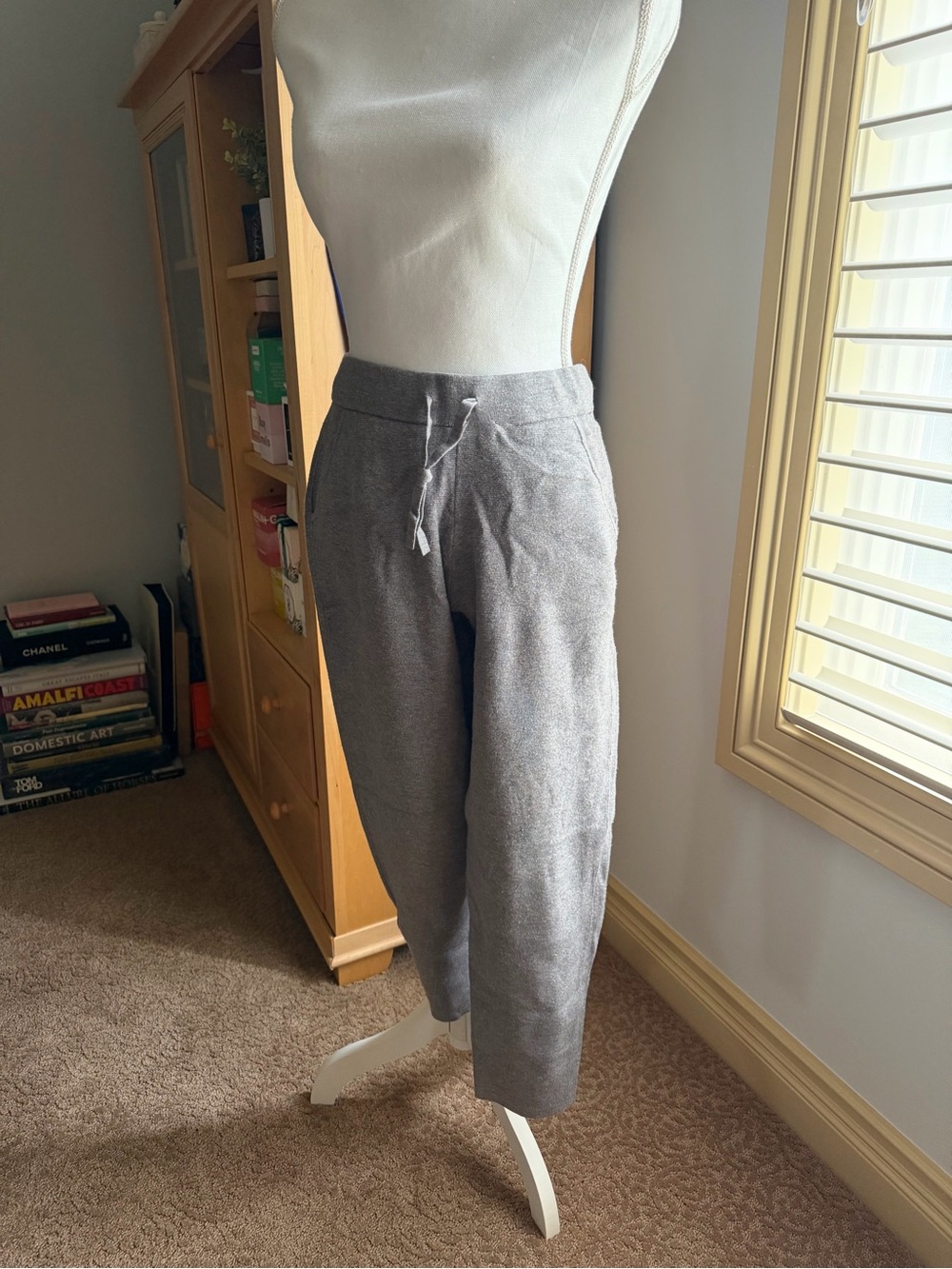 Womenโs Banana Republic Grey Drawstring Casual Drawstring Pants Size S